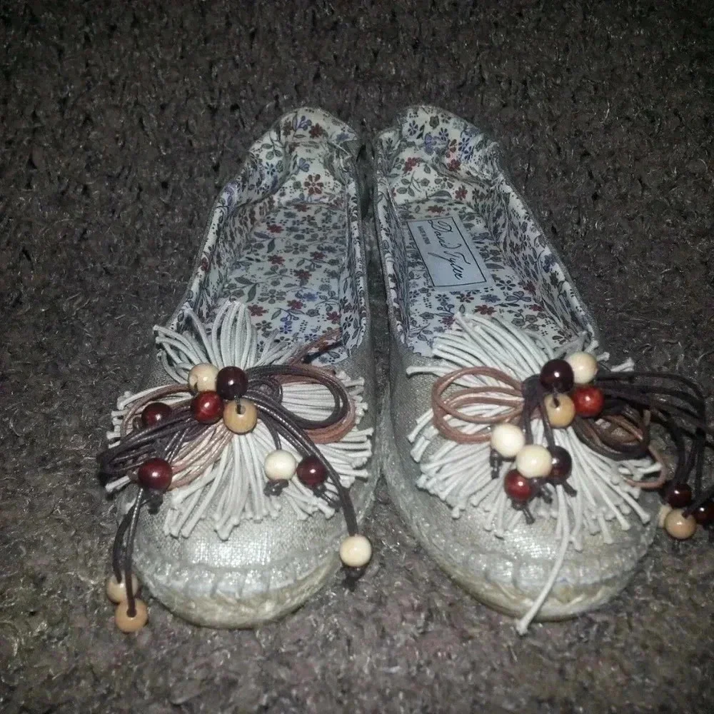 DAVID TYLER-Gold Fabric Espadrilles w/Pom Poms
